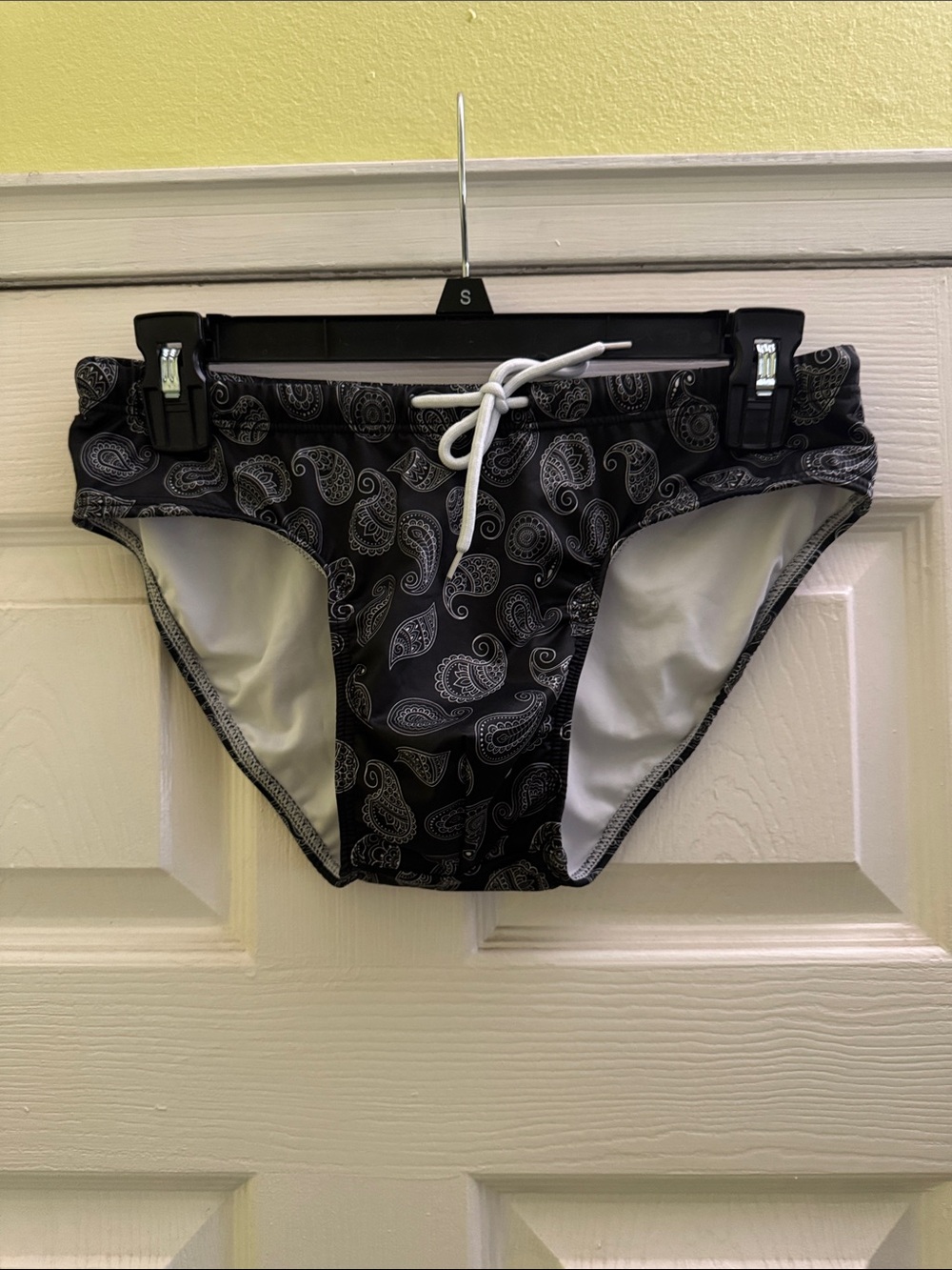 MEN’s JJ Malibu Black Paisley Swim Briefs with Drawstring size MEDIUM (29-32)